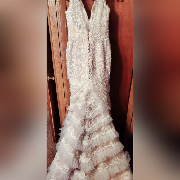 Size 4 Wedding dress, trumpet slip, head piece, veil, ribbon sequence belt. - Picture 8 of 13